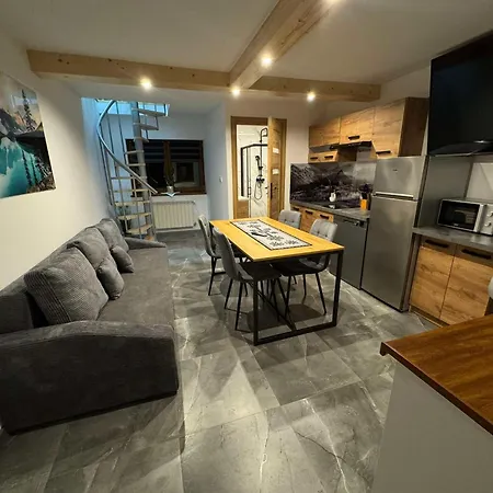 Slebodny Uplaz Apartment *